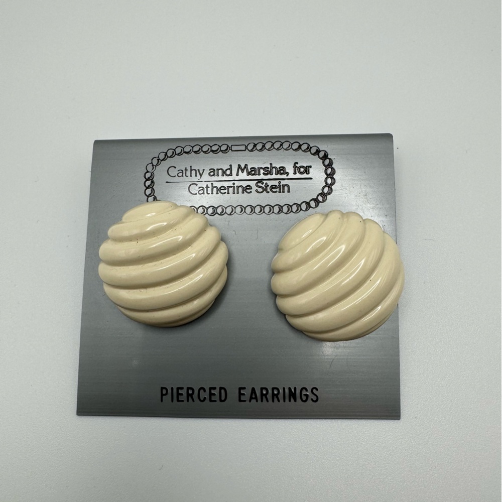 Vintage white, round pierced earrings